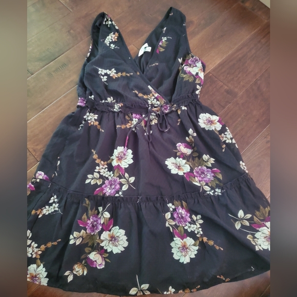 Adorable black dress with flowers size Large by speechless brand - Picture 1 of 5